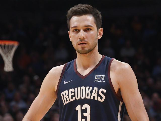 开云体育_ NBA全明星周末的看点：明星球员的精彩碰撞，nba全明星开场仪式