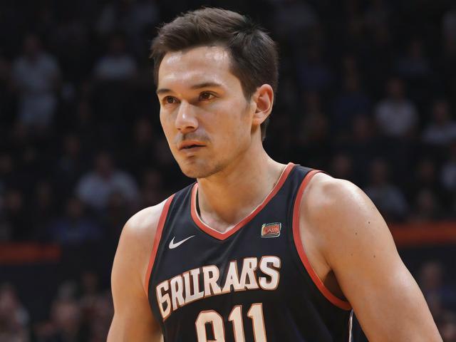 开云体育_ NBA季后赛的最佳攻防策略分析，nba季后赛形势分析