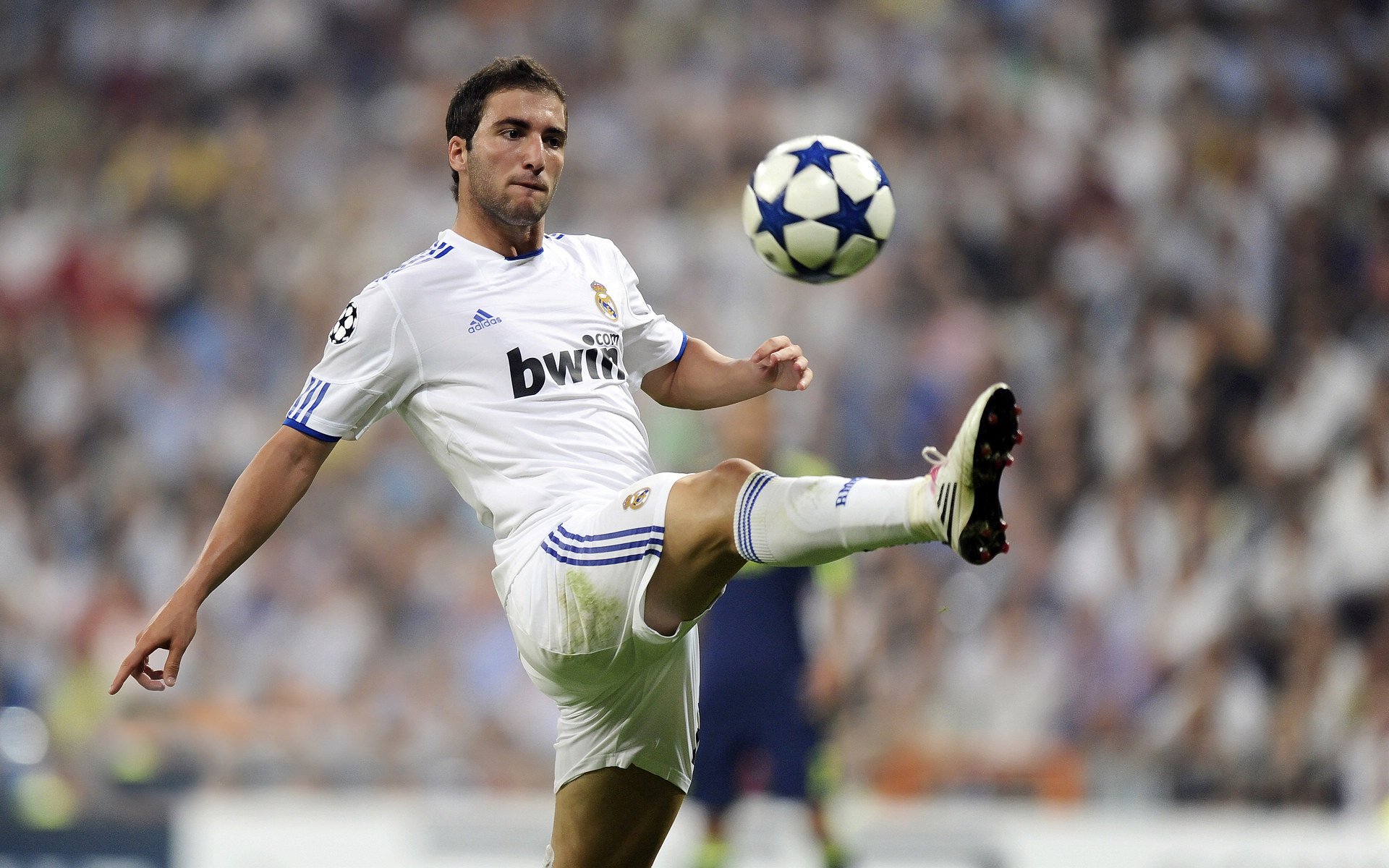 法甲夜战高潮不断，精彩射门和精彩扑救成为焦点，法甲全场